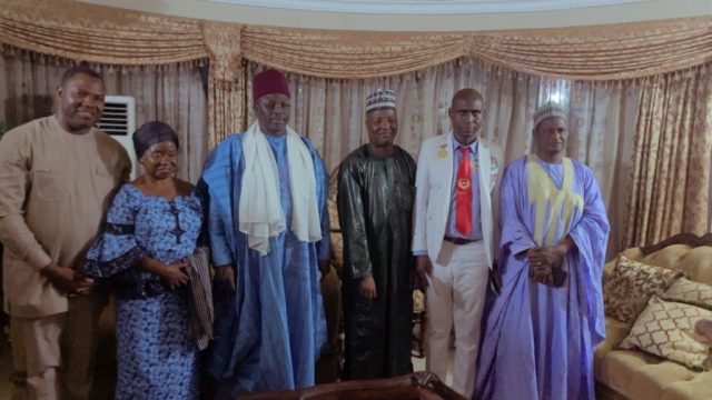 Prof. Decorating the King (3)