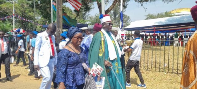 Prof. Decorating the King (4)