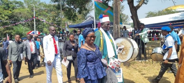 Prof. Decorating the King (5)