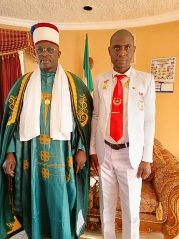 Prof. Decorating the King (8)